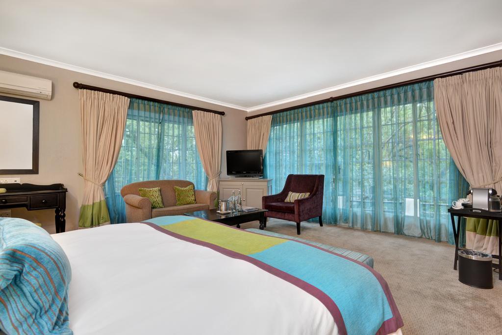 Mount Grace Hotel & Spa Magaliesburg Bagian luar foto A bedroom at the Taj Bengal