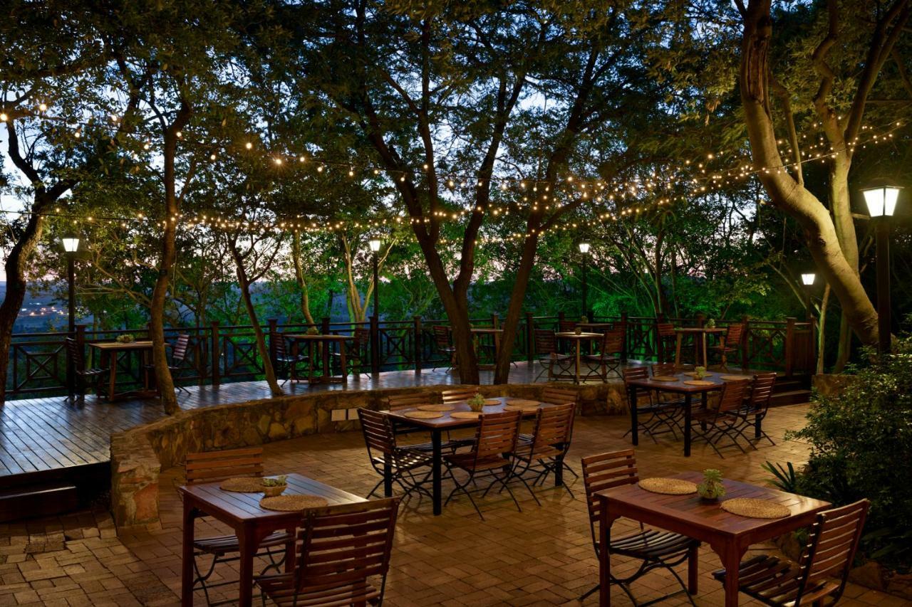 Mount Grace Hotel & Spa Magaliesburg Bagian luar foto The restaurant's garden