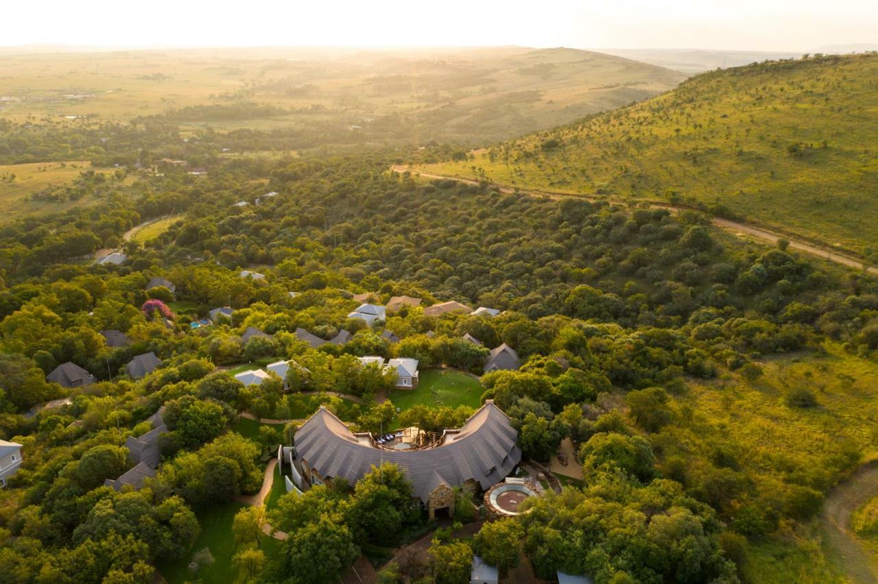 Mount Grace Hotel & Spa Magaliesburg Bagian luar foto Aerial view of the resort