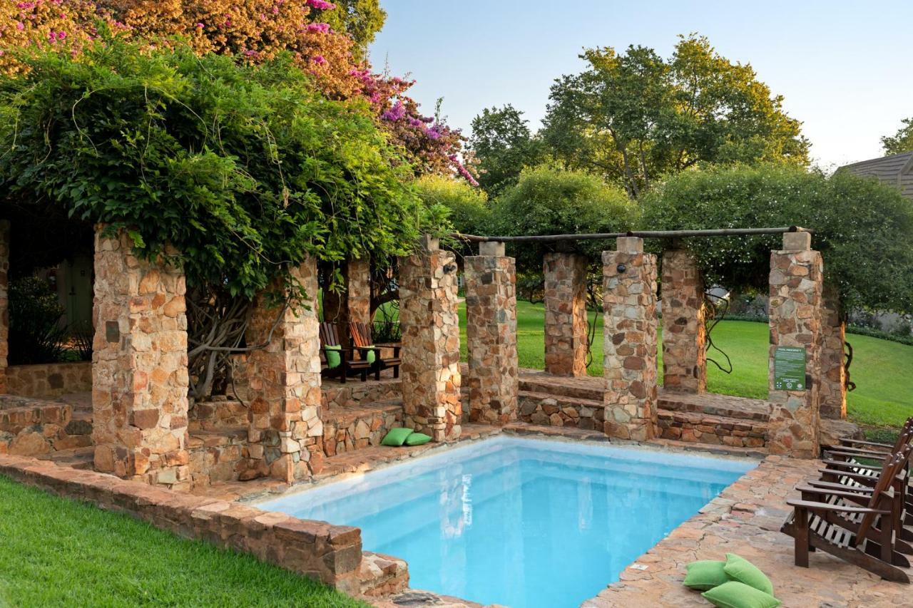 Mount Grace Hotel & Spa Magaliesburg Bagian luar foto The swimming pool at the house