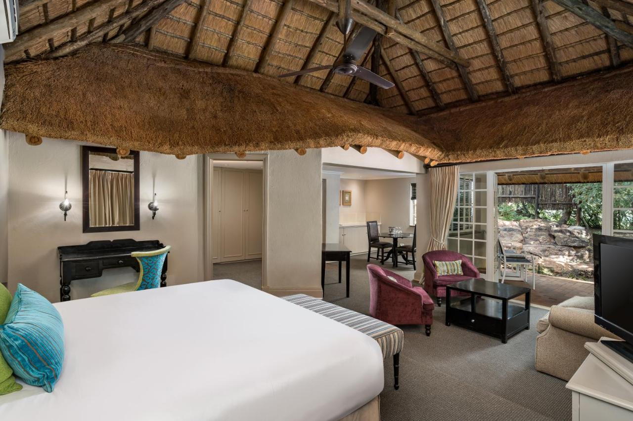 Mount Grace Hotel & Spa Magaliesburg Bagian luar foto A suite at the Taj Bengal